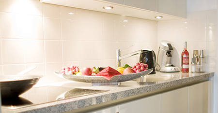 Aparthotel Amsterdam-Amstelveen Karel Appel kitchen apartment type